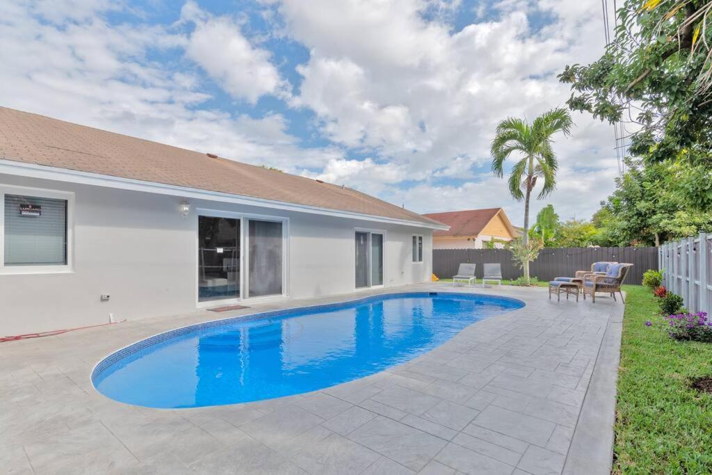 Spacious 4 Bedrooms, 2 Bathroom House With Pool Miramar Extérieur photo