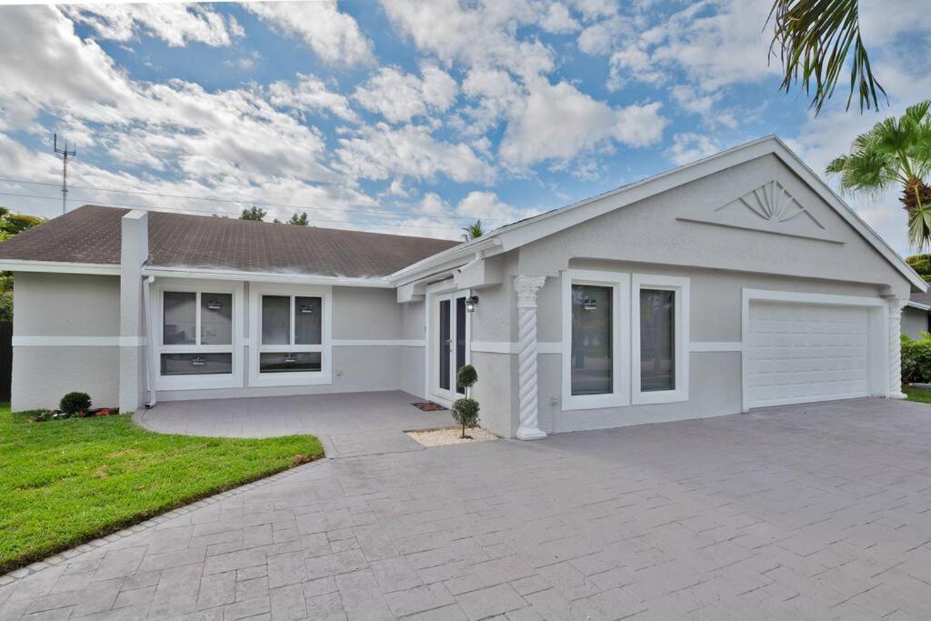 Spacious 4 Bedrooms, 2 Bathroom House With Pool Miramar Extérieur photo